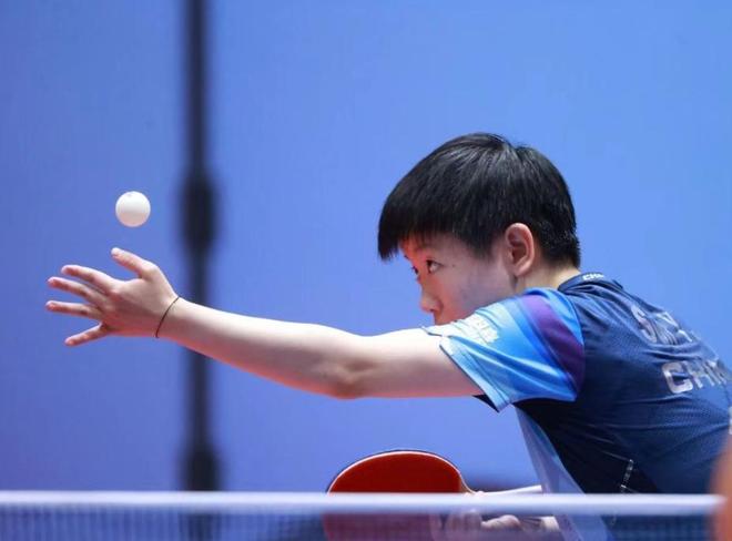 亚当·沃顿的欧冠梦：曼联的挑战与机遇